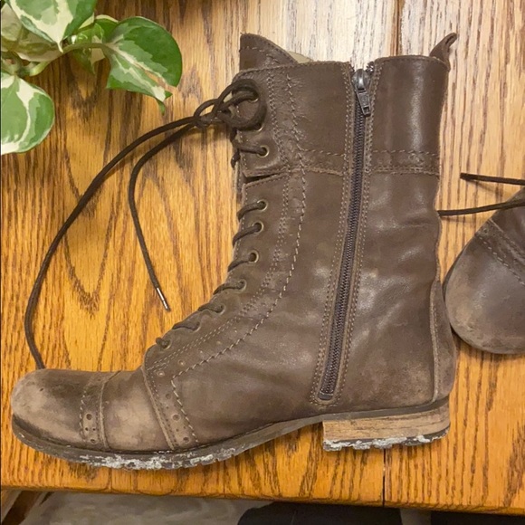 Fleece lined leather boots - Picture 2 of 5